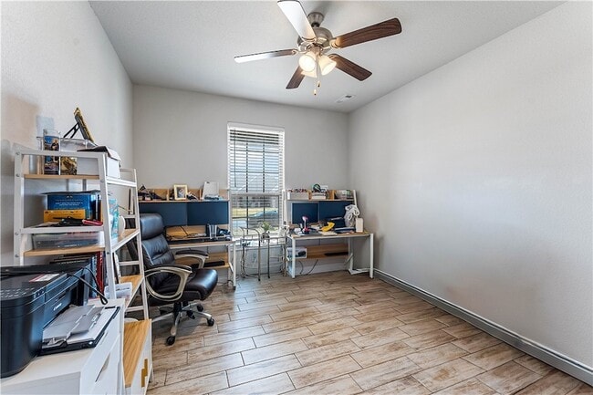 Building Photo - 1020 E Skyline Lp