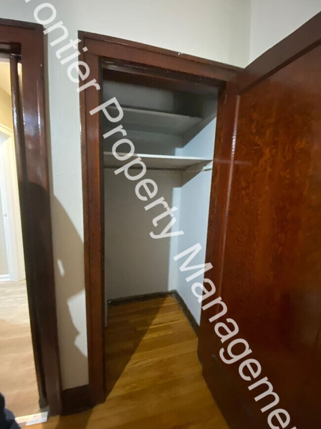 Building Photo - 2 Bed 1 Bath in Dutchtown!
