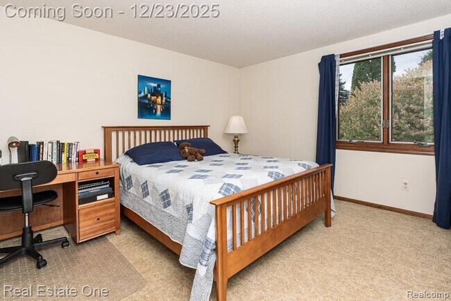 Building Photo - 1574 Devonshire Dr