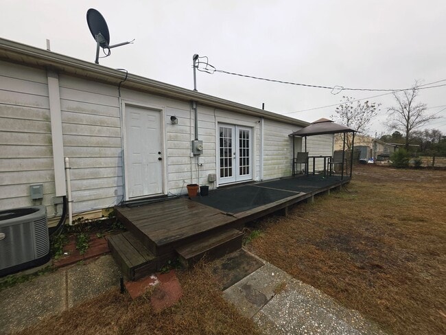 Building Photo - 3 Bedroom 1.5 BA Hubert