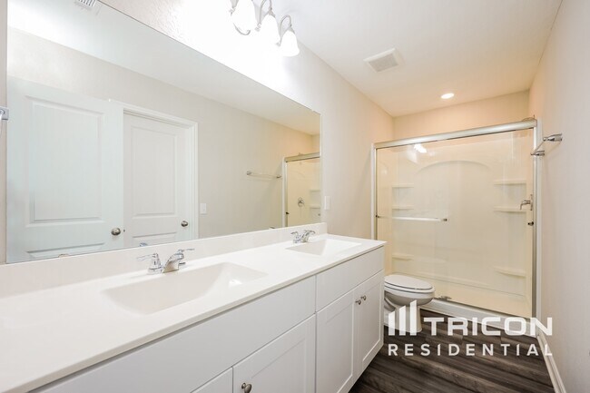 Building Photo - 14302 Palm Ridge