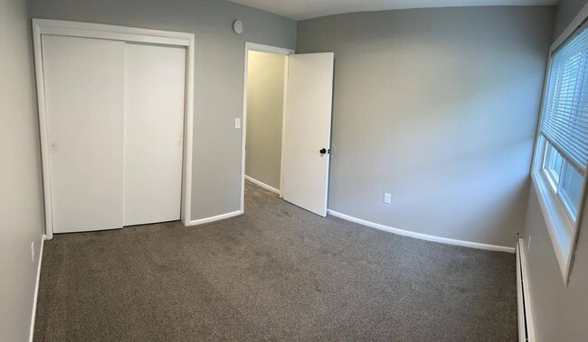 Building Photo - This adorable & newly remodeled 2 bed/1 ba...