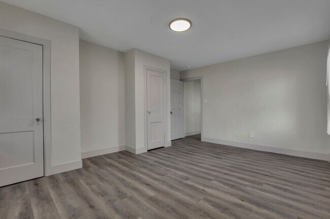 Building Photo - 807-809 E Deshler Ave