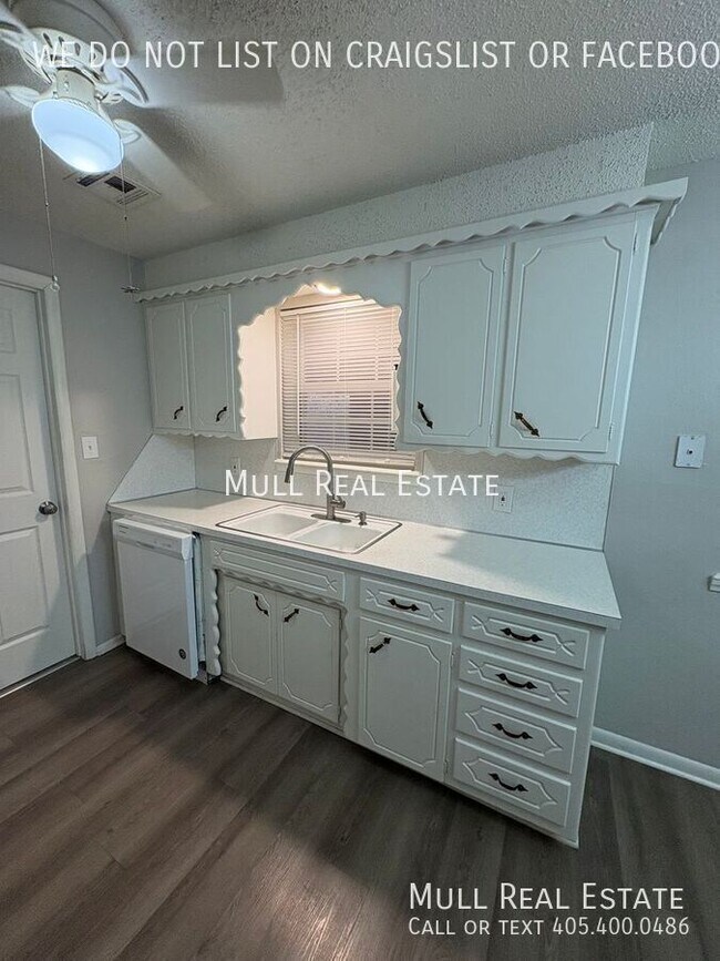 Building Photo - 817 Arnold Ave