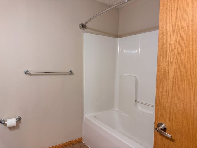 Building Photo - 1611 Gunston Dr