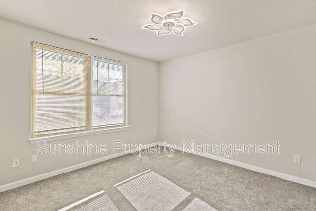 Building Photo - 200 Seasons Cir