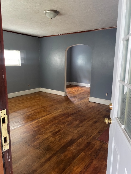 Building Photo - 111 Greenbrier Ct