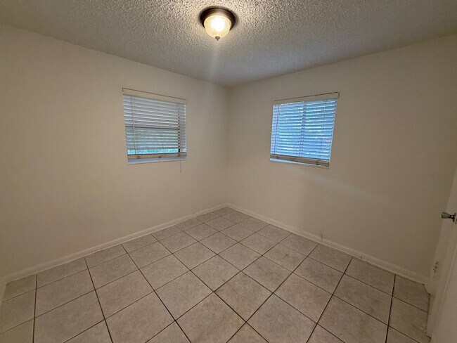 Building Photo - 161 NW 43rd Ct