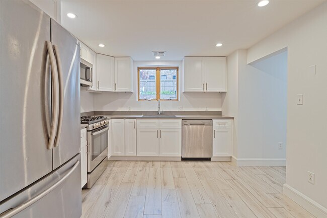 Building Photo - 47 Poplar St