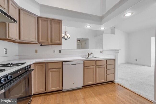 Building Photo - 8301 Bluebird Way