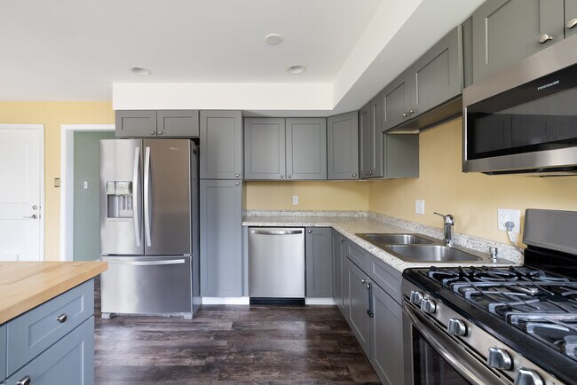 Building Photo - 207 Ridge Springs Ln