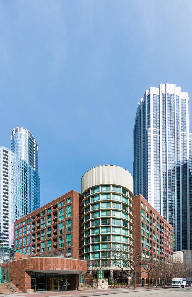 Building Photo - 440 N McClurg Ct