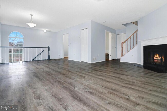 Building Photo - 2 Cheverny Ct