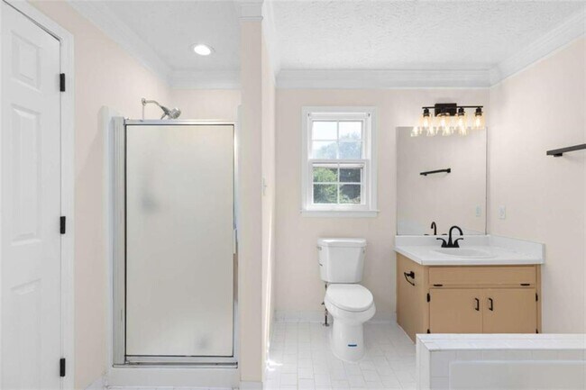Building Photo - 2250 Ridge Forest Dr