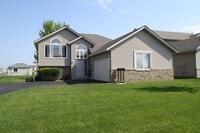 Building Photo - Beautiful 4 Bedroom/2 Bathroom Home In Shakopee-AVAILABLE 7/1