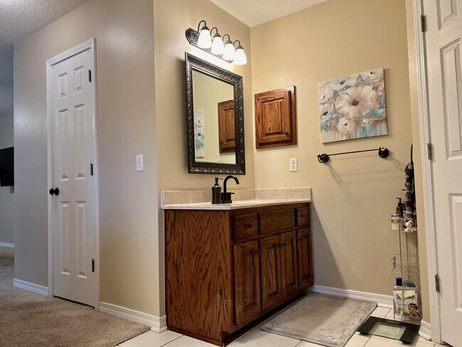 Building Photo - 318 Riverchase Blvd