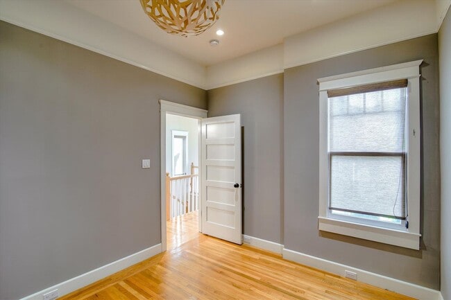 Building Photo - Fantastic, updated Noe Valley single famil...