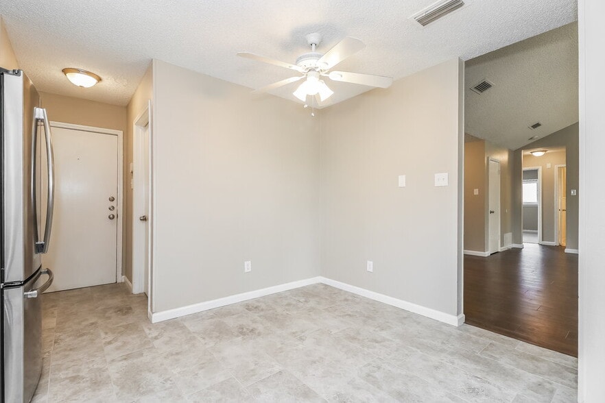 Building Photo - 4213 Claremont Dr