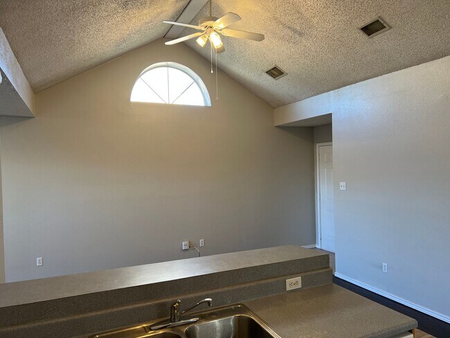 Primary Photo - 3507 Ironton Ave