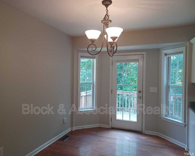 Building Photo - 240 Beaver Ridge Dr