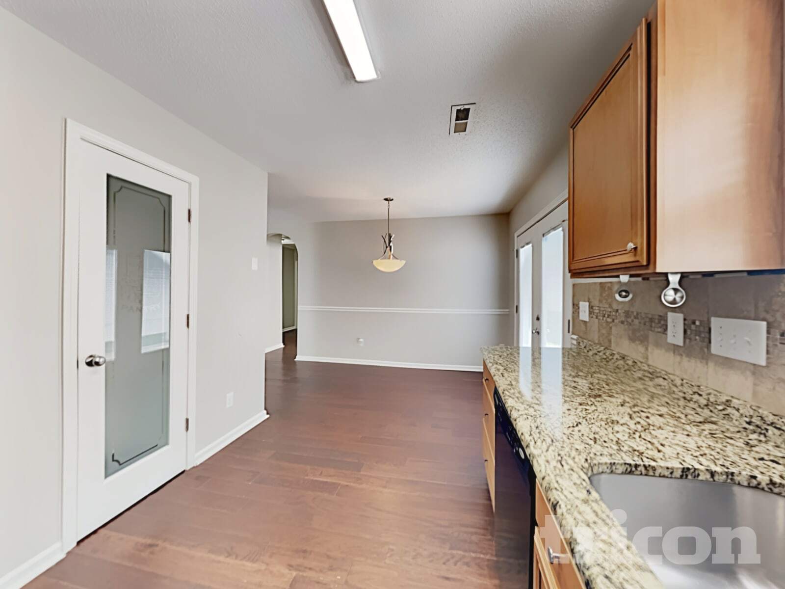 Building Photo - 1829 Mission Oaks St