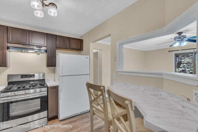 Building Photo - 134 Whispering Oaks Way