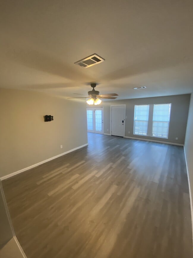 Building Photo - 992 Park Meadow Dr