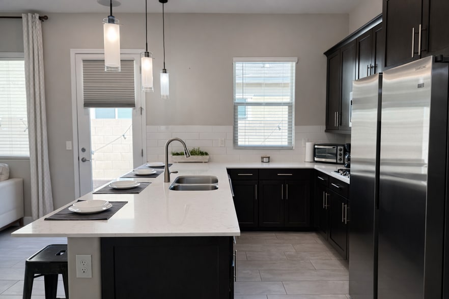 Building Photo - 2506 E Pleasant Ln