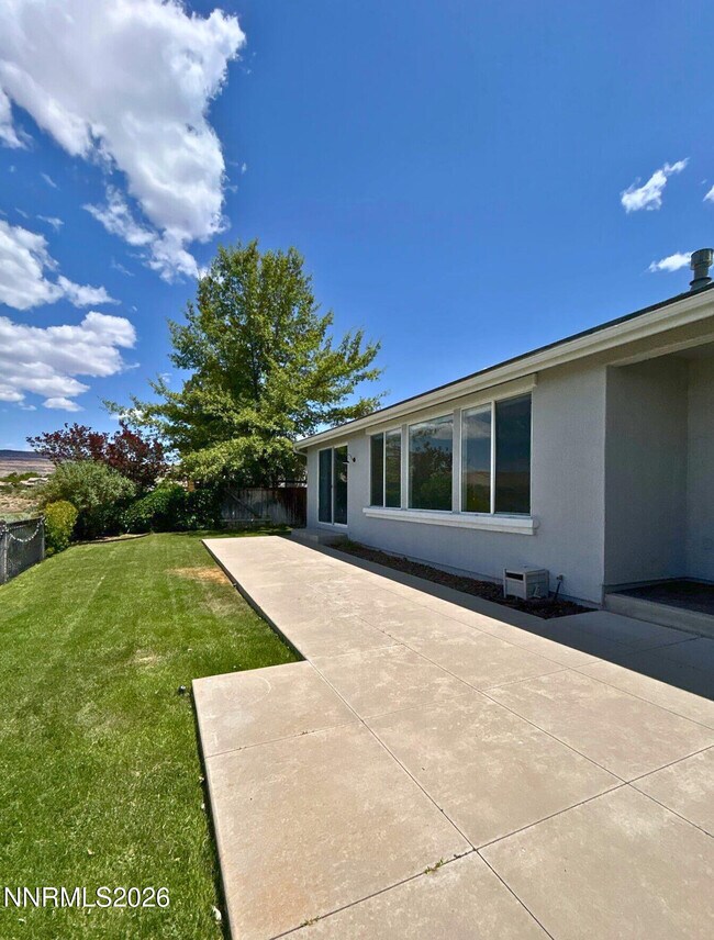 Building Photo - 3084 10 Mile Dr