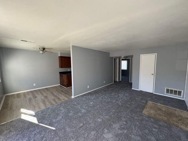 Building Photo - Warren Park 2 Bedroom Apartment with Balcony