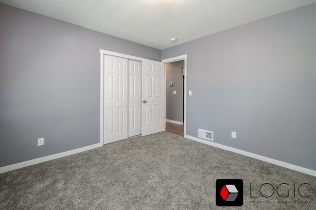 Building Photo - 4050 Porter Ave