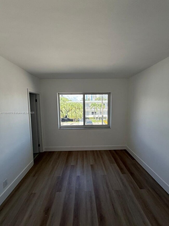 Building Photo - 10074 E Bay Harbor Dr
