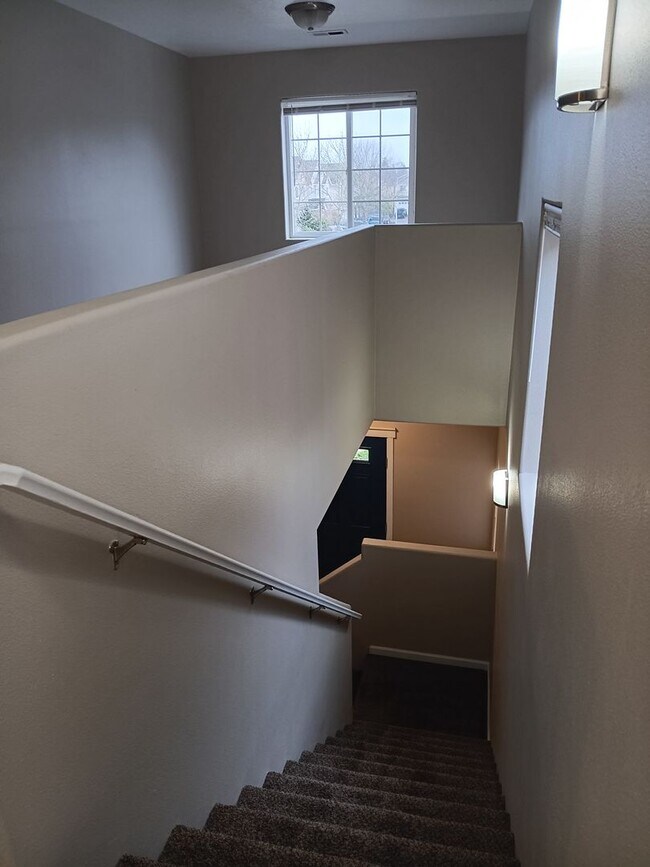 Building Photo - Beautiful Recently Remodeled Propety Ready For You to Enjoy!