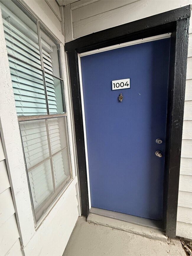 Building Photo - 2701 W Bellfort Ave