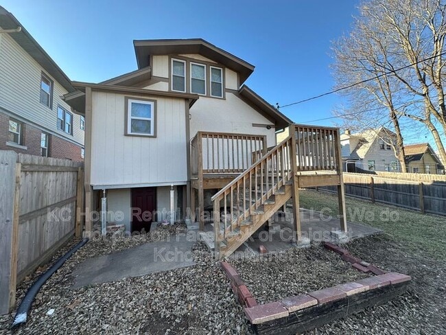 Building Photo - 2535 Charlotte St