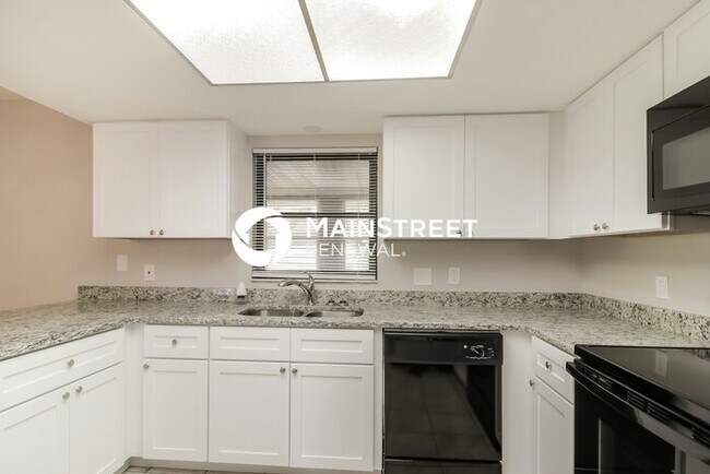 Building Photo - 3 Bedroom Pet-Friendly Home in Kissimmee, FL with Main Street Renewal