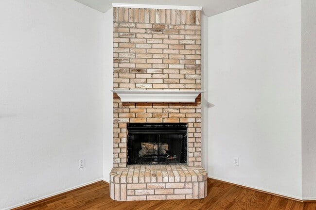 Building Photo - 721 Somerset Dr