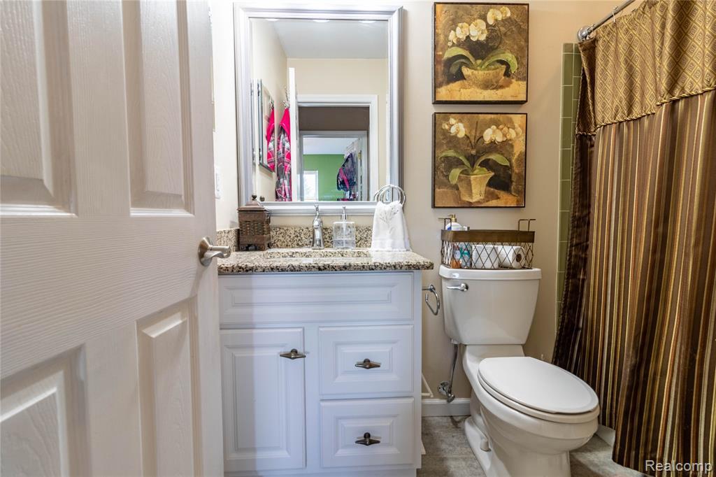 Building Photo - 24483 Bashian Dr