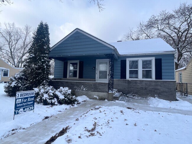 Primary Photo - 4518 South Park Dr. - Updated Three Bedroo...