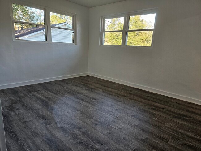 Building Photo - 1210 Barcelona Dr
