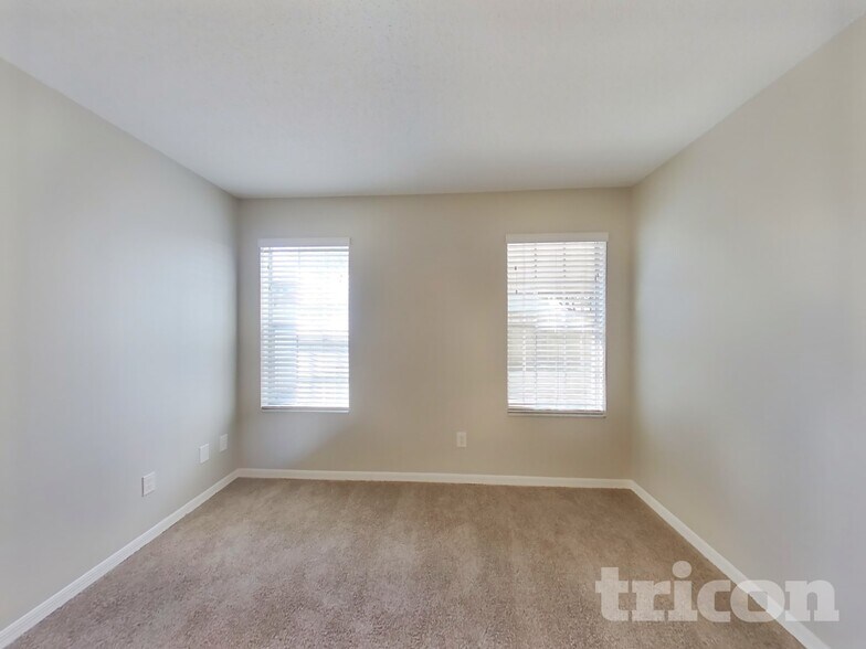 Building Photo - 1627 Chatham Cir