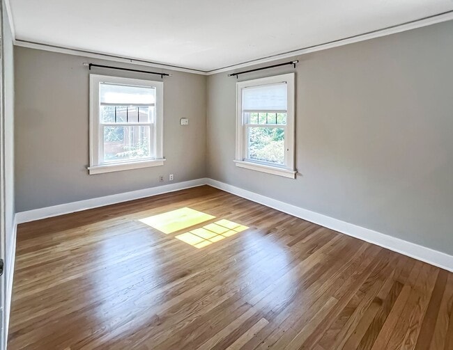 Building Photo - Charming Ravenna Home with Bonus Office, Basement & Fenced Yard