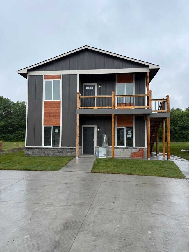 Primary Photo - 5545-47 Bressler Dr