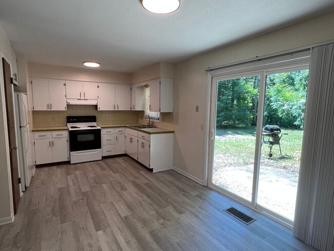 Building Photo - 2264 Welch Dr