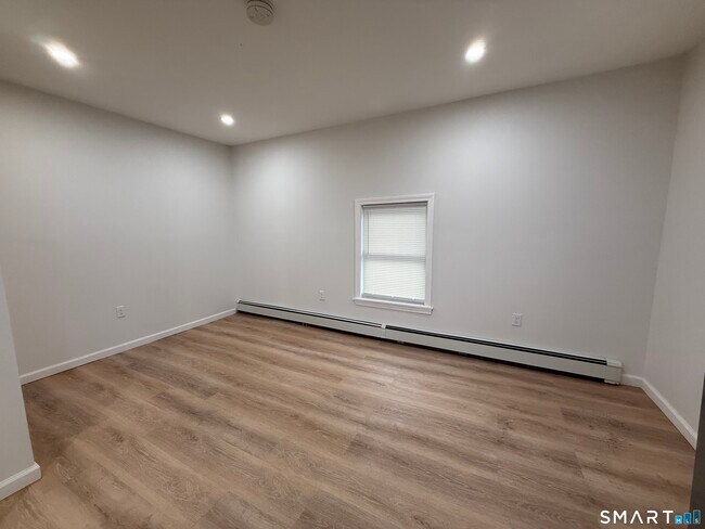 Building Photo - 222 Pequonnock St