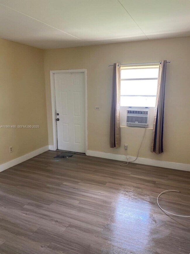 Building Photo - 1111 SW 2nd St