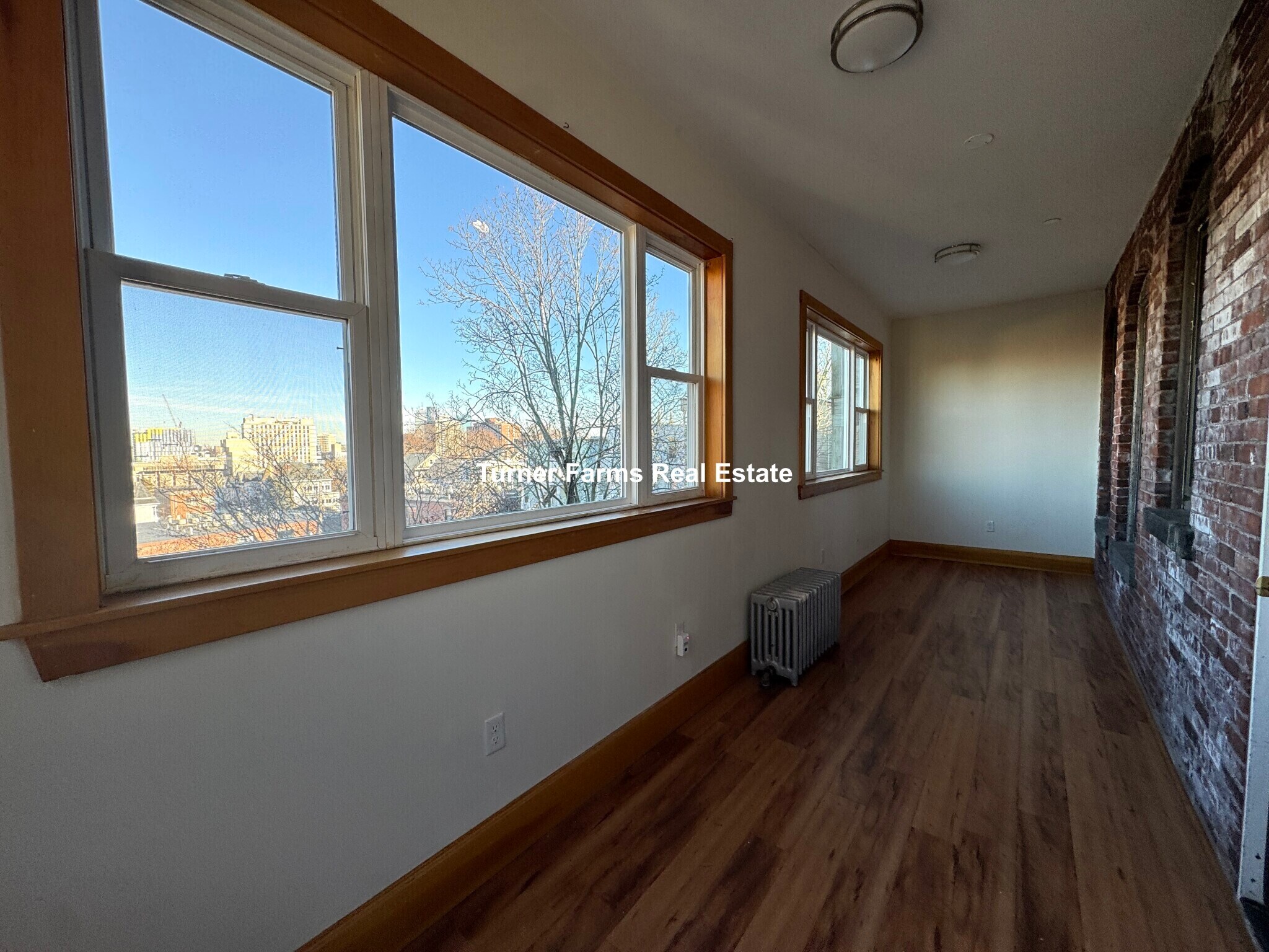 Building Photo - 145 Hillside St