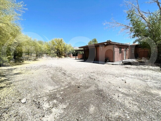 Building Photo - 4851 E Paseo del Bac