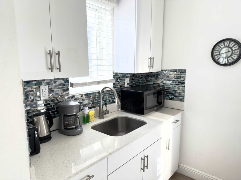 Building Photo - 329 Madison St