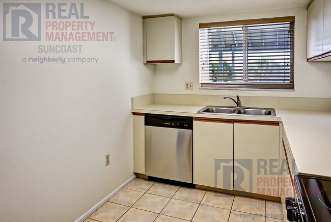 Building Photo - 251 Fenwick Dr